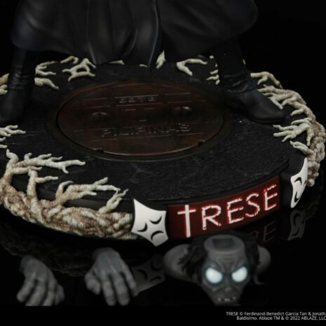 Alexandra Trese man hole cover 1-6 scale statue 1120 Alexandra Trese man hole cover 1-6 scale statue 1120