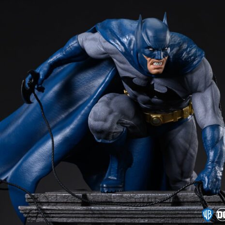 dc trinity 1-4-scale-diorama-batman 3qt left angry portrait 2016