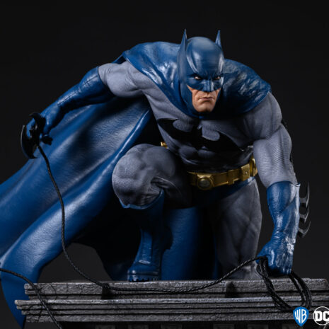 dc trinity 1-4-scale-diorama-batman 3qt left serious portrait 2016