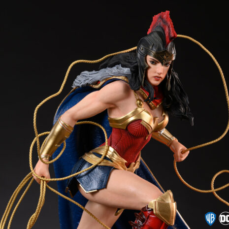 dc trinity 1-4-scale-diorama-wonder-woman closeup big 3qt left centre helmet portrait 2016
