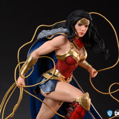 dc trinity 1-4-scale-diorama-wonder-woman front closeup big serious portrait 2016