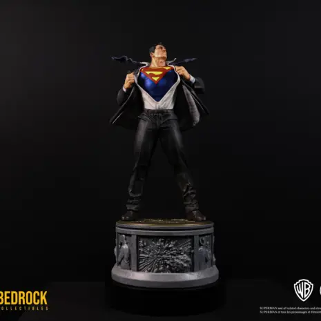 superman-statue-level-centre Superman DC Secret Origins 1/4 scale statue by Bedrock Collectibles. Centre shot of Superman levelled looking right