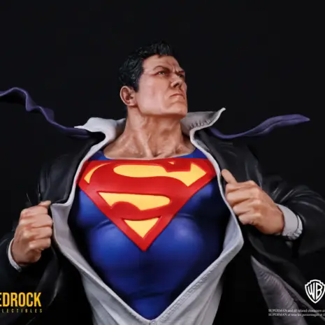 superman-transformation-statue-bedrock Superman Clark Kent transformation 1/4 Scale statue close up centre with large S symbol and dress shirt and tie blowing in wind. Secret Origins 1/4 scale statue by Bedrock Collectibles