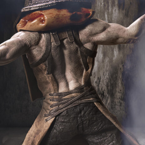 silent-hill-2-remake-statue-pyramid-head-back silent hill 2 remake statue pyramid head back